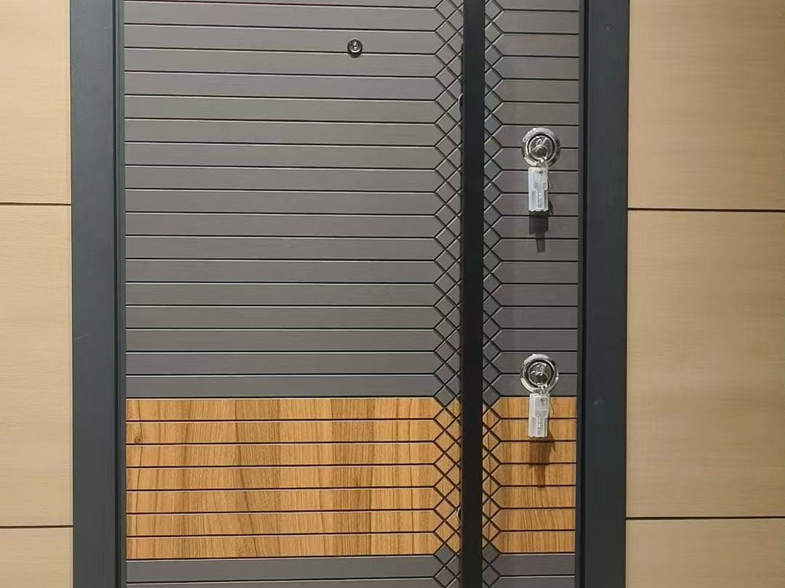 Choosing Entry Doors for Hotels, Apartments, and Offices: A Commercial Project Guide