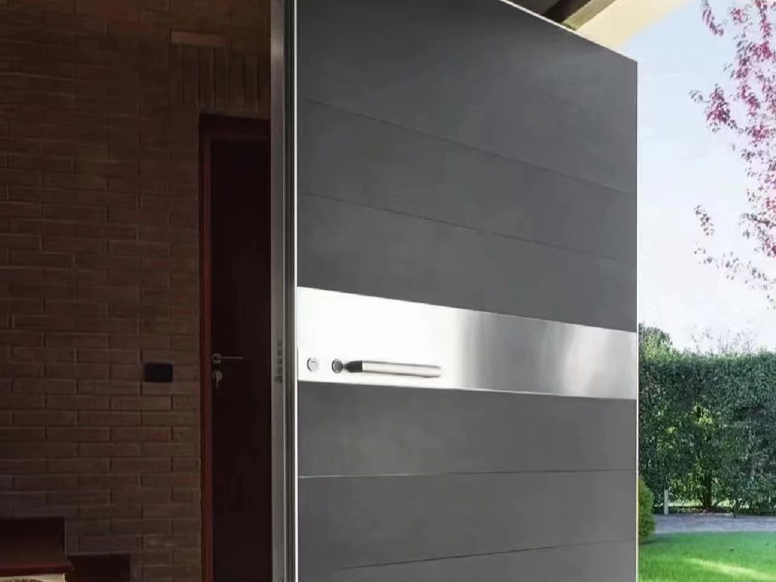 Entry Door Materials Guide | Aluminum, Steel, Wood & Zinc Alloy Comparison